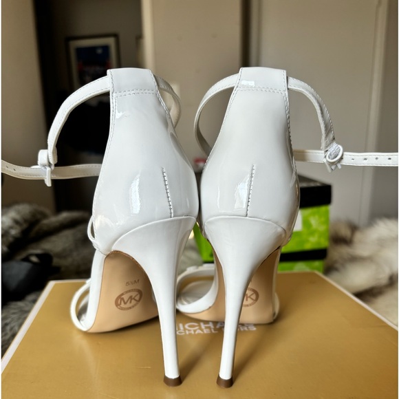 ❤️Micheal Kors new summer white leather sandals  size 5.5 ❤️.New❤️Goldie’s 🦋 - Picture 5 of 11
